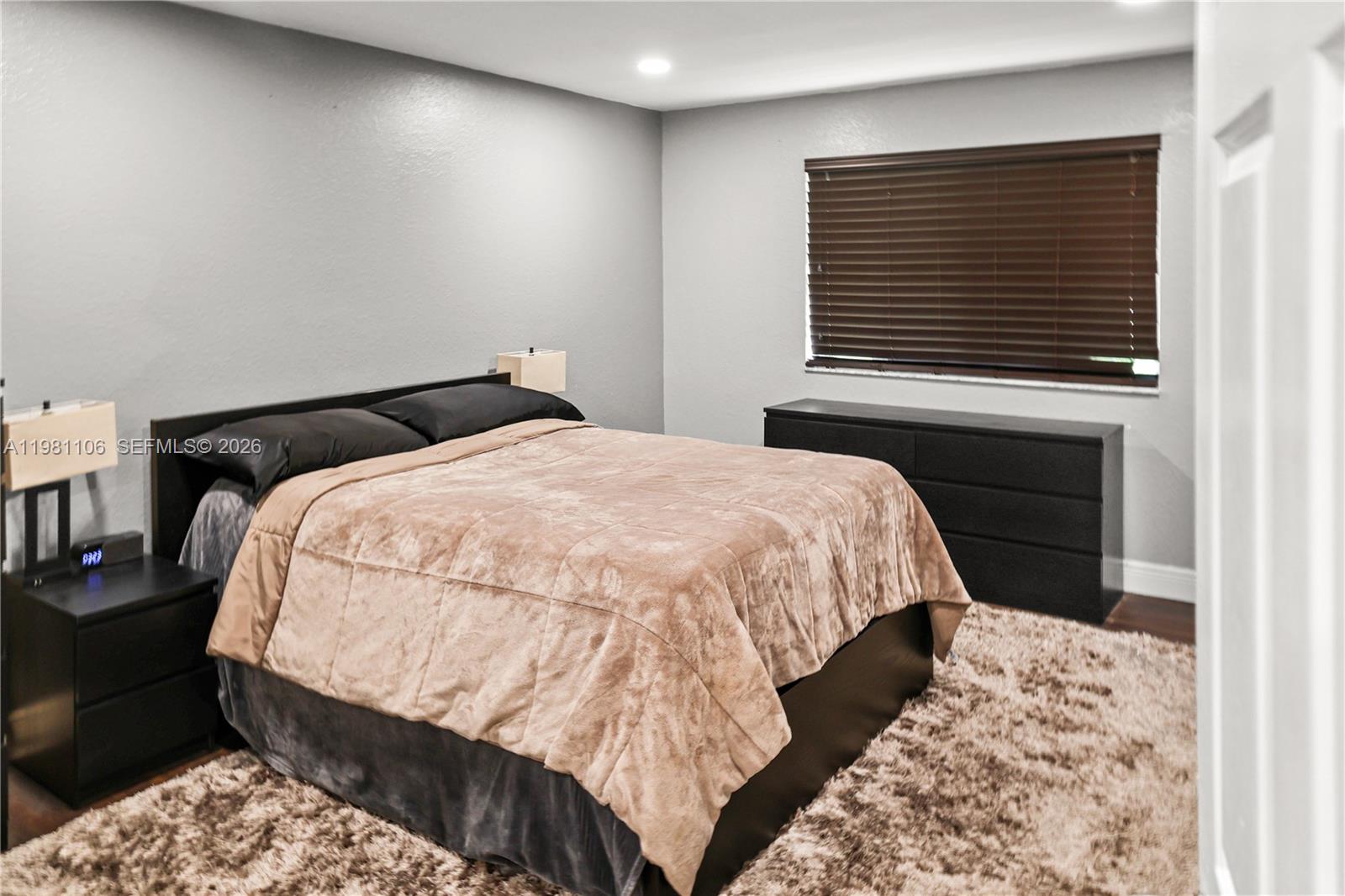 6037 SW 19th St North Lauderdale, FL 33068