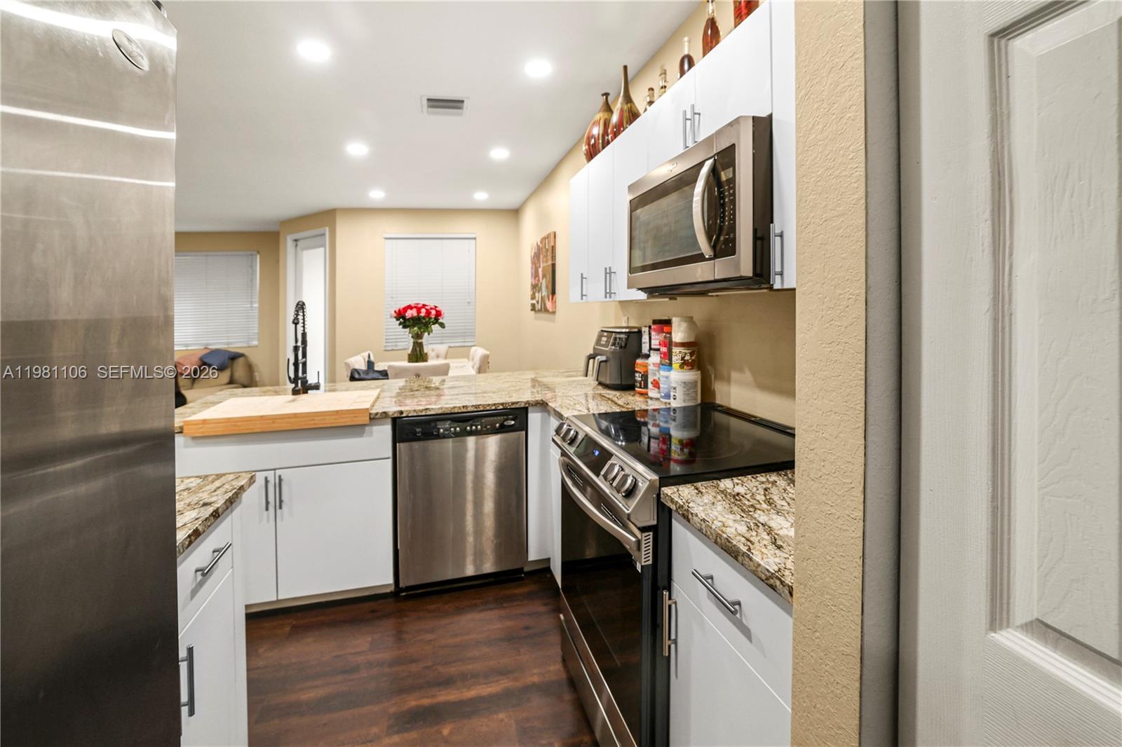 6037 SW 19th St North Lauderdale, FL 33068