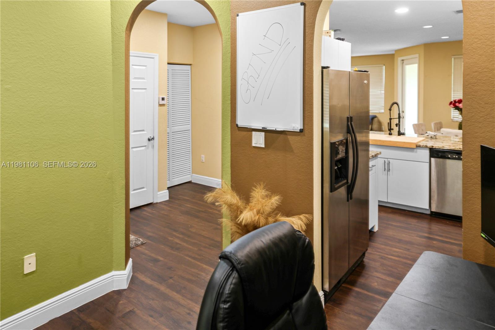 6037 SW 19th St North Lauderdale, FL 33068