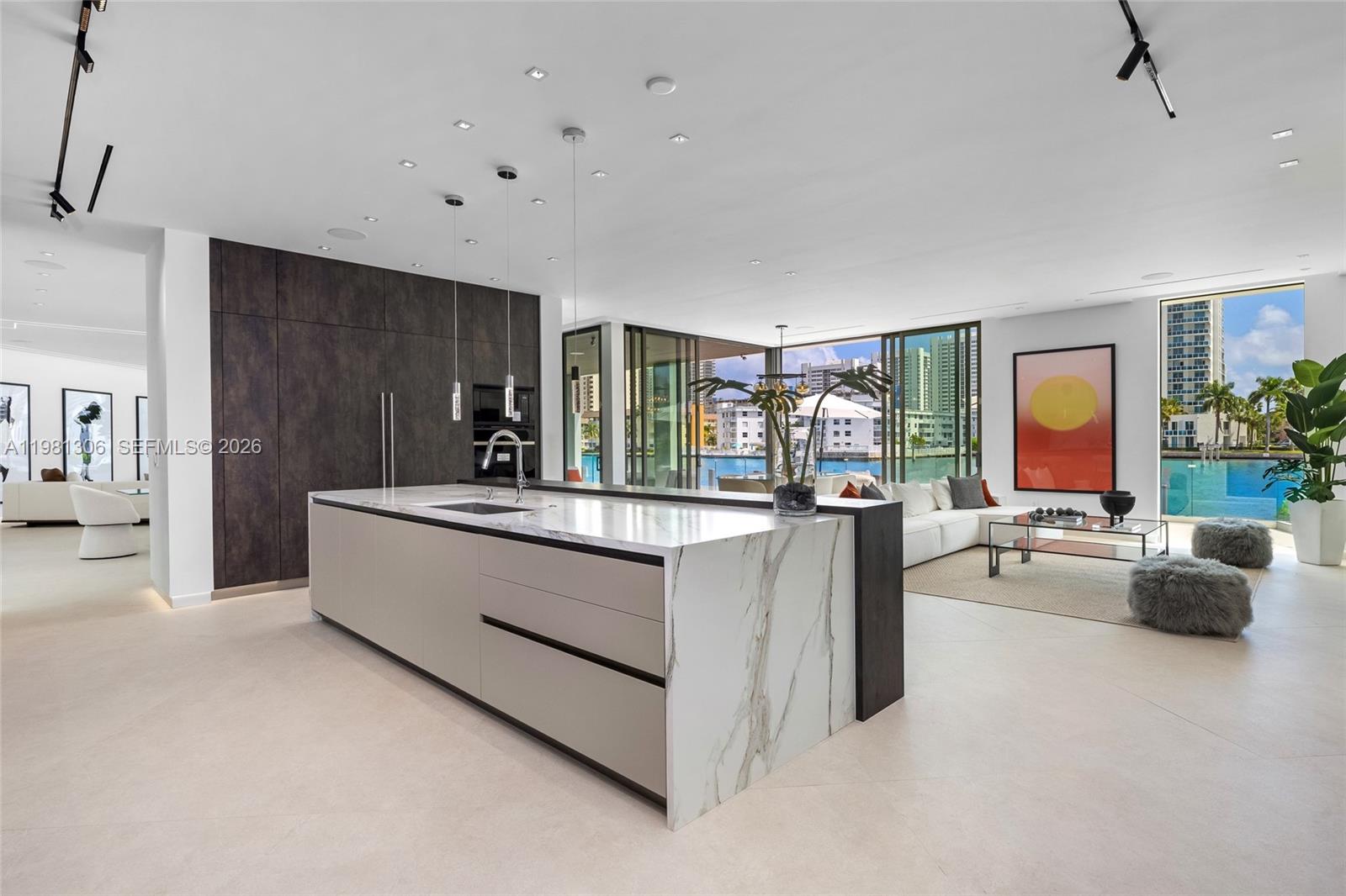 503 Palm Dr Hallandale Beach, FL 33009