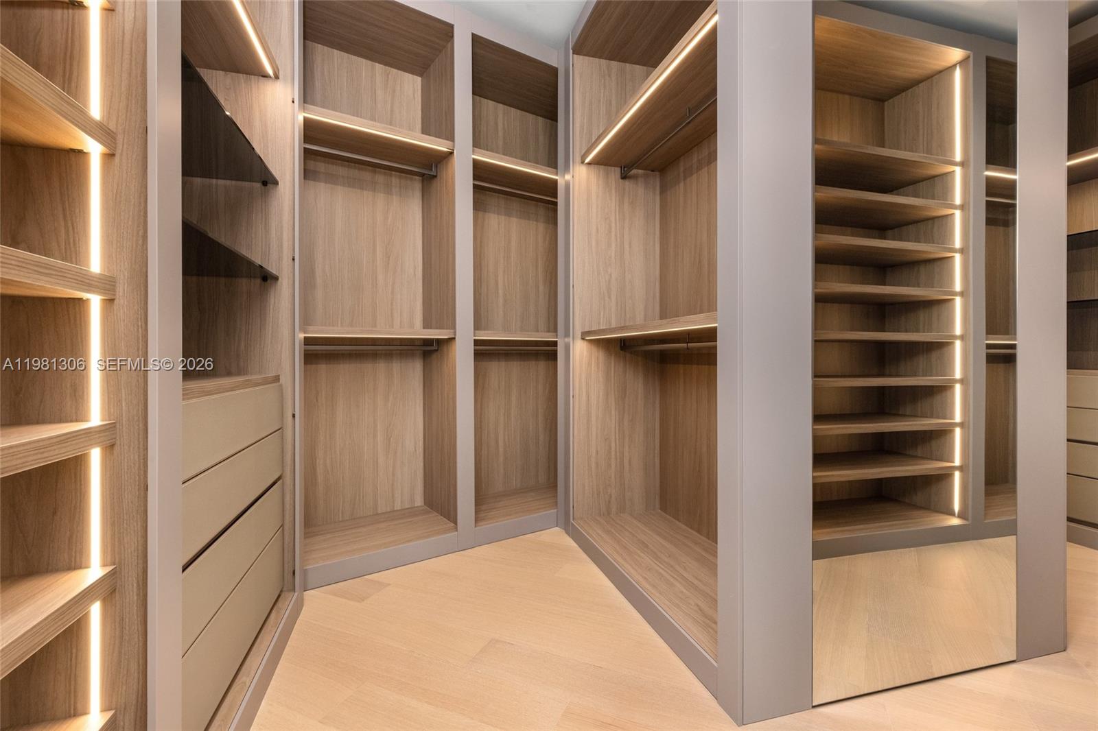 503 Palm Dr Hallandale Beach, FL 33009