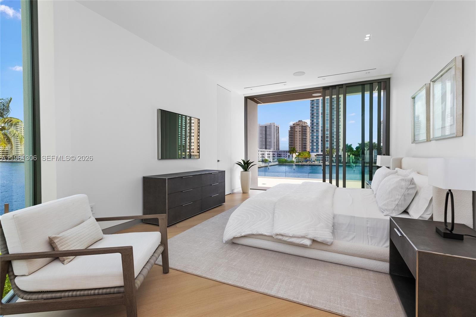 503 Palm Dr Hallandale Beach, FL 33009