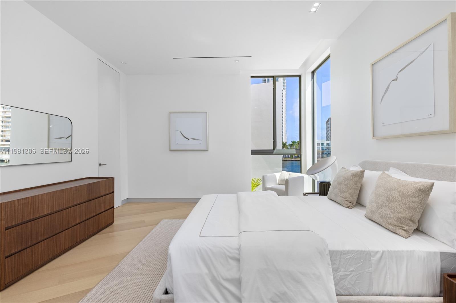 503 Palm Dr Hallandale Beach, FL 33009