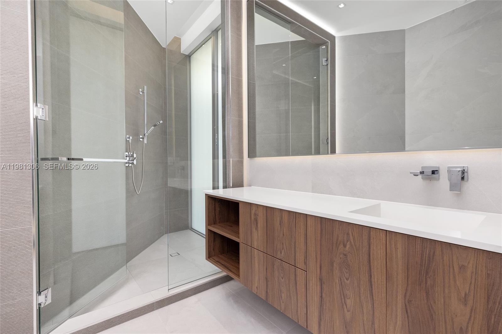 503 Palm Dr Hallandale Beach, FL 33009