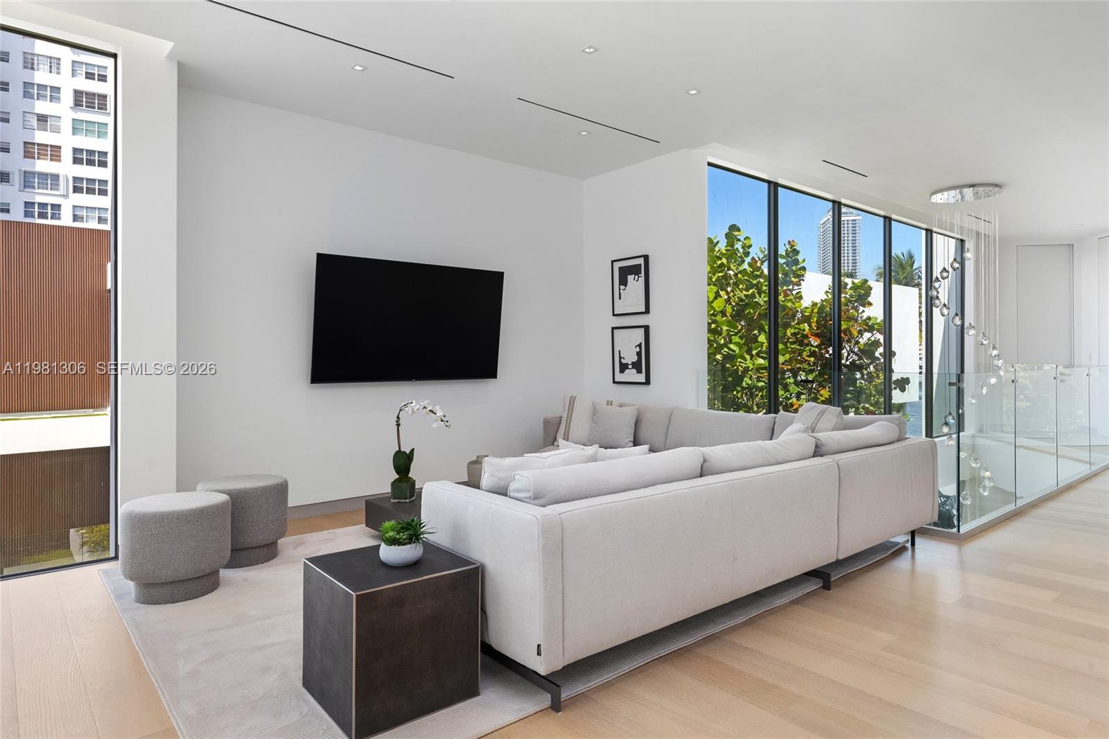 503 Palm Dr Hallandale Beach, FL 33009