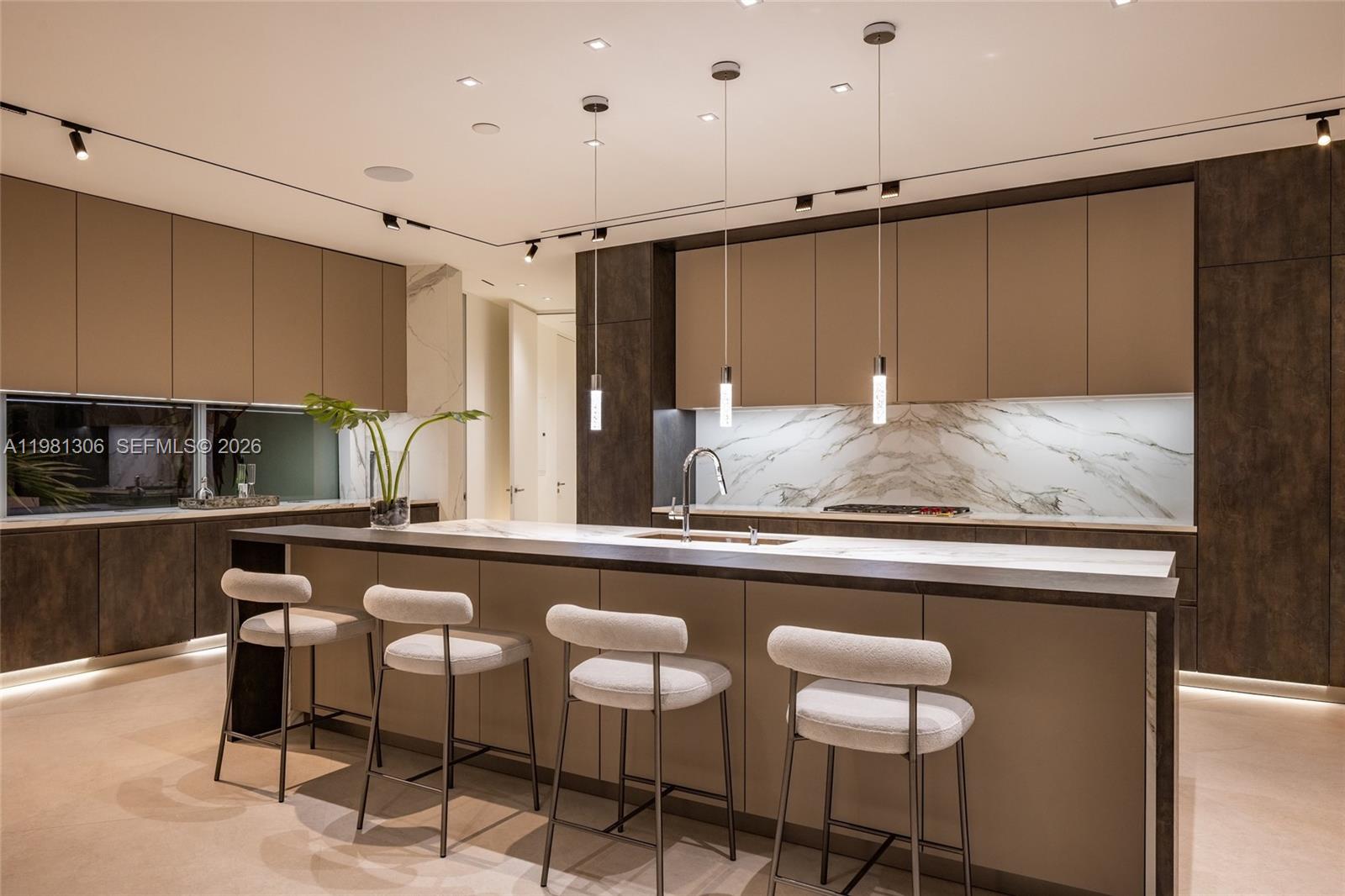 503 Palm Dr Hallandale Beach, FL 33009