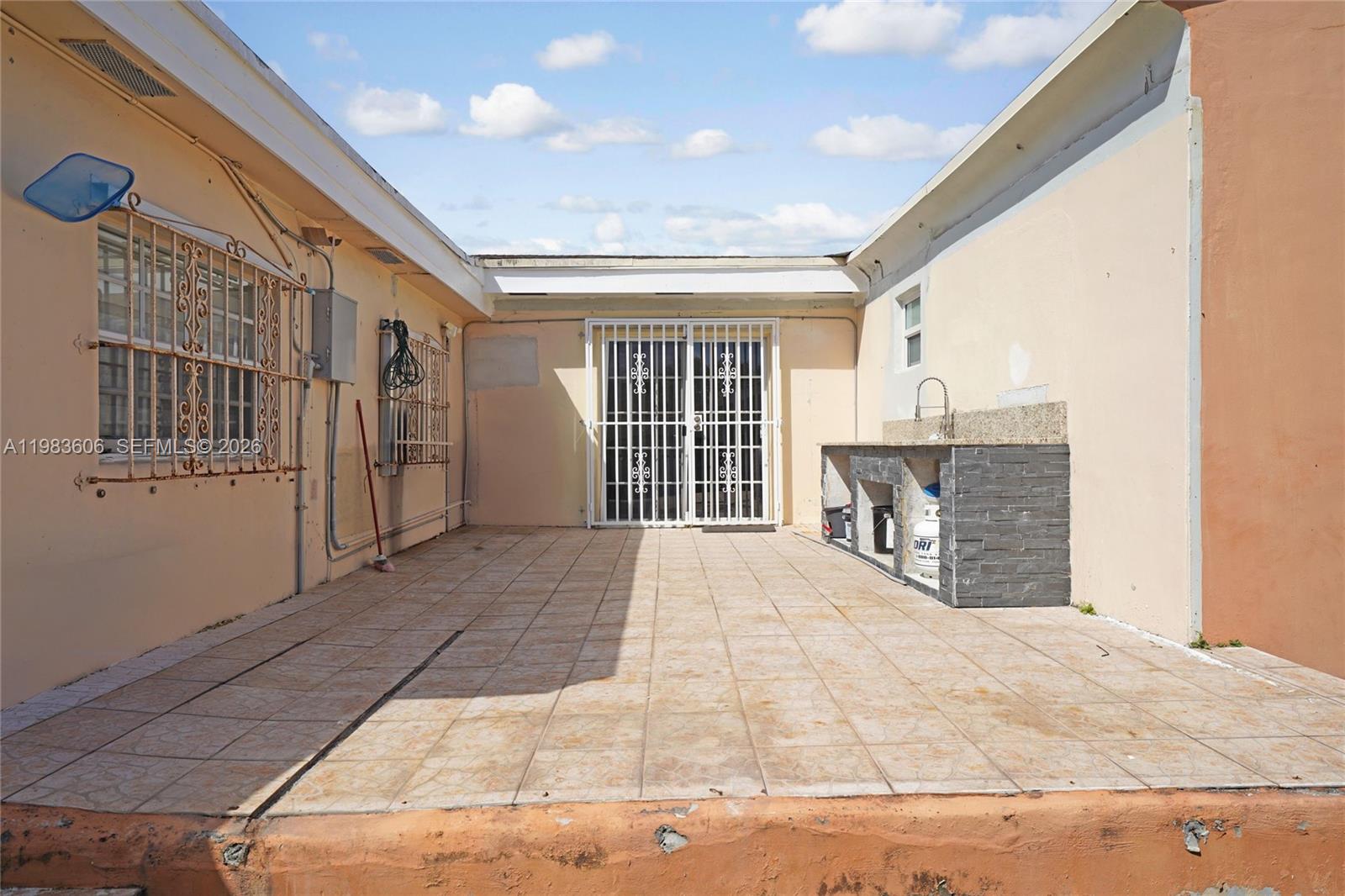 2122 SW 58th Ave Miami, FL 33155