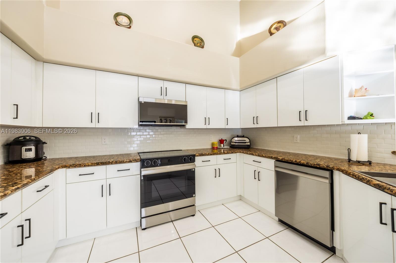 930 NW 197th Ave Pembroke Pines, FL 33029