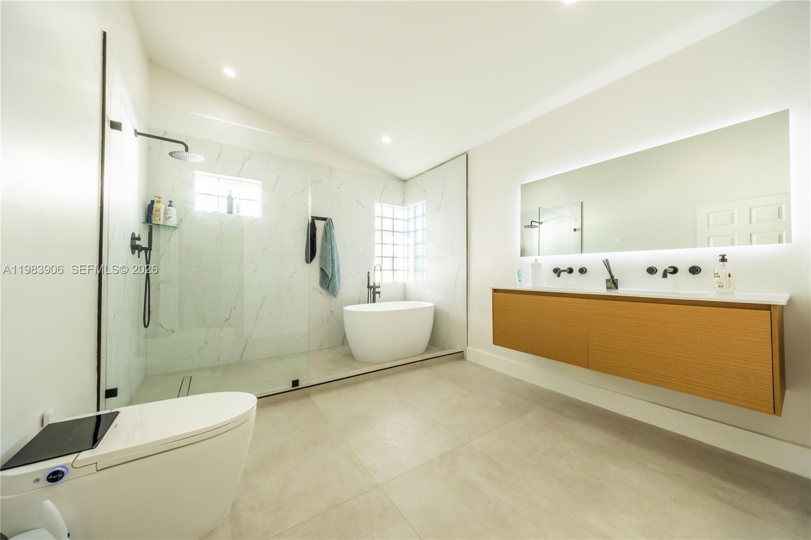 930 NW 197th Ave Pembroke Pines, FL 33029