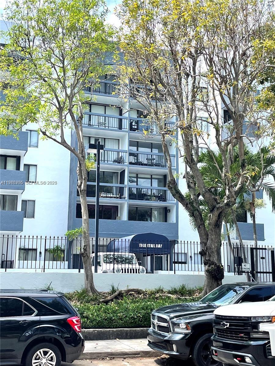 2715 Tigertail Ave #203