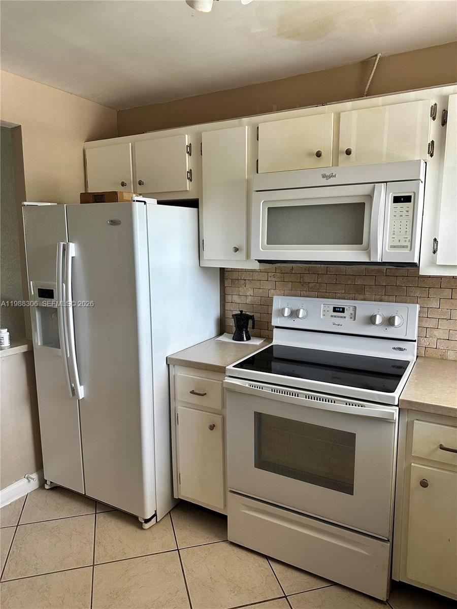 2701 E Sunrise Lks Dr #209 Sunrise, FL 33322