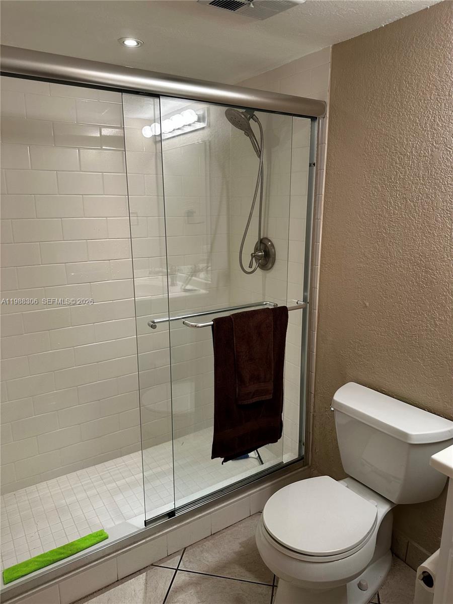 2701 E Sunrise Lks Dr #209 Sunrise, FL 33322