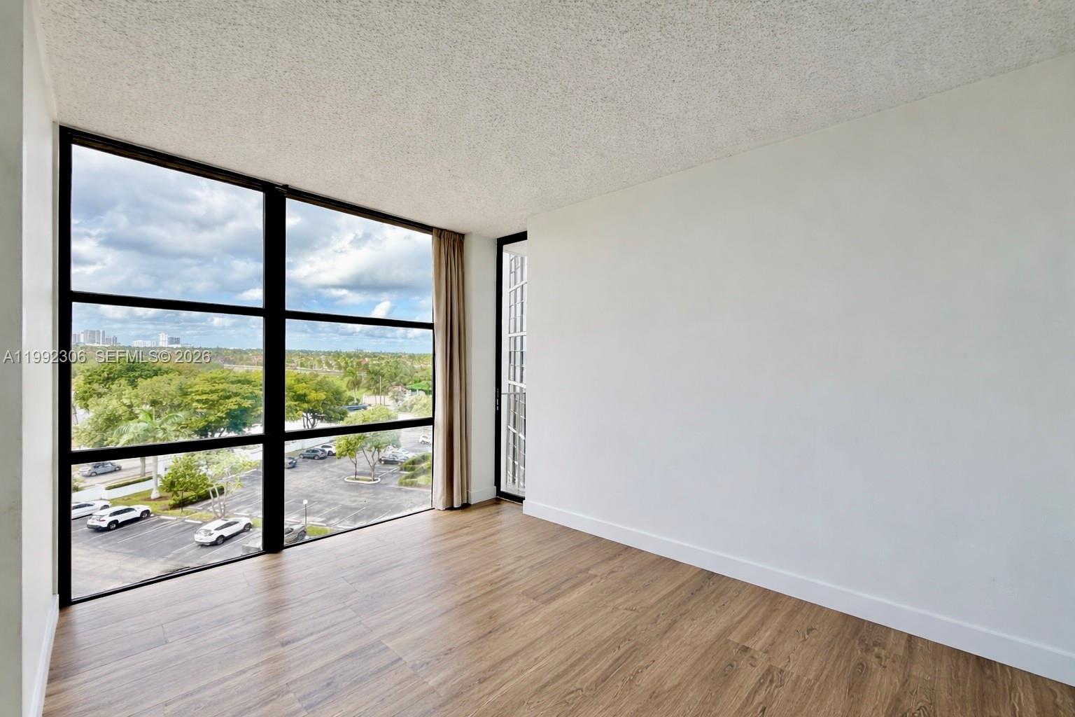 1000 Parkview Dr #723 Hallandale Beach, FL 33009