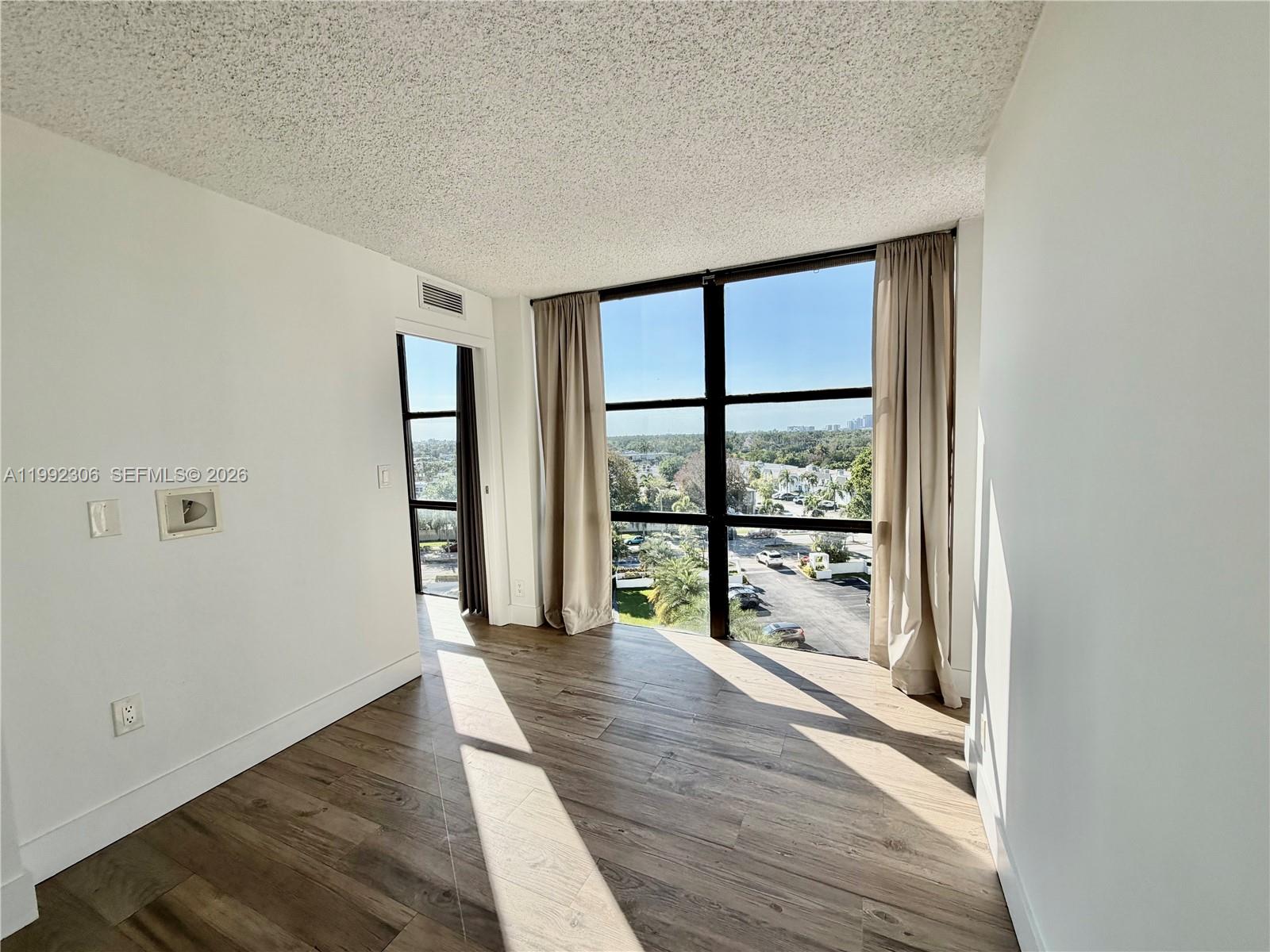 1000 Parkview Dr #723 Hallandale Beach, FL 33009