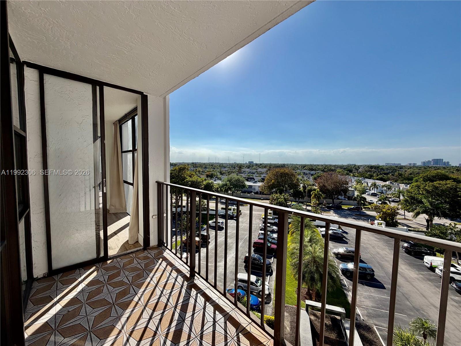 1000 Parkview Dr #723 Hallandale Beach, FL 33009