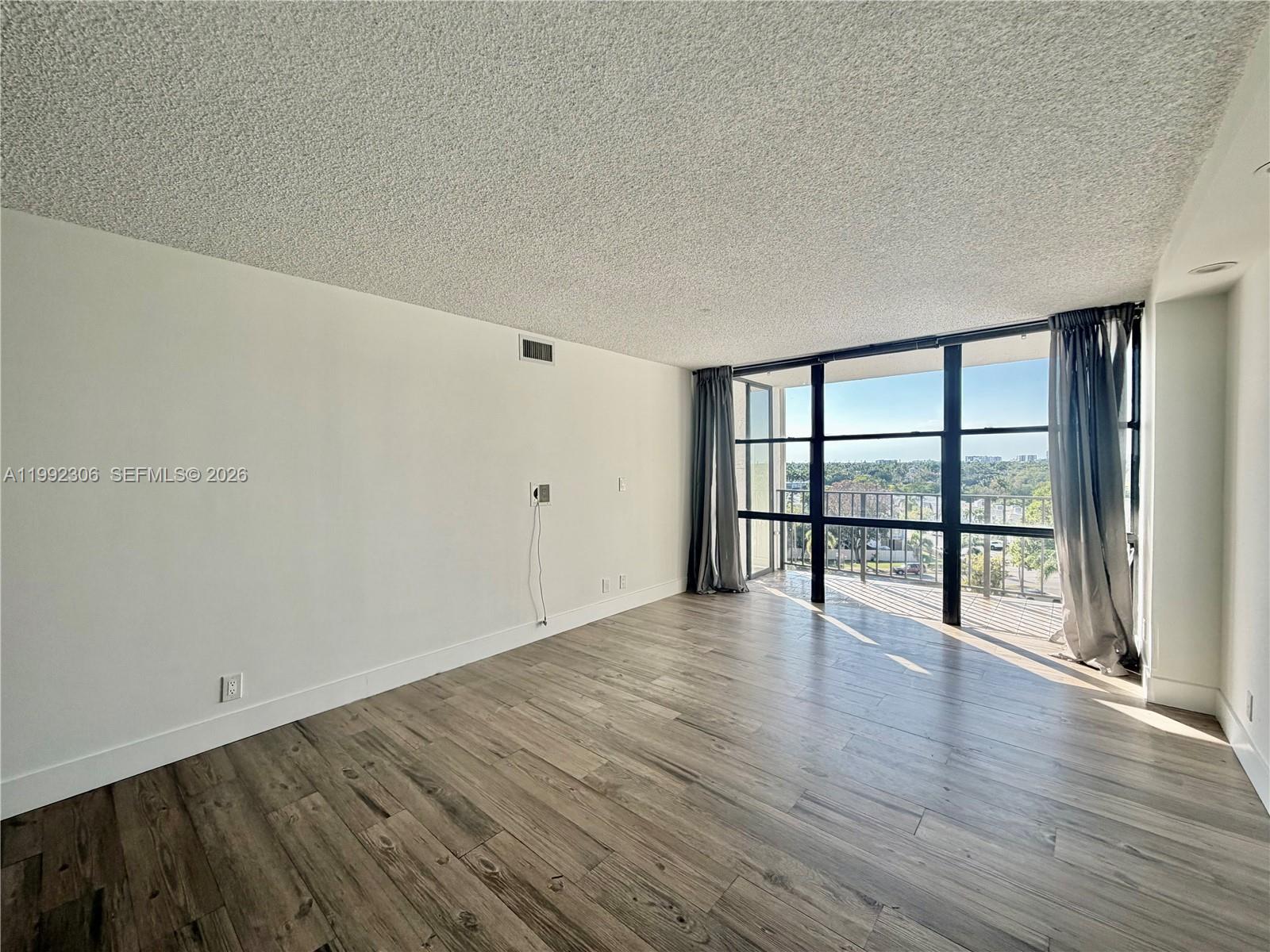 1000 Parkview Dr #723 Hallandale Beach, FL 33009