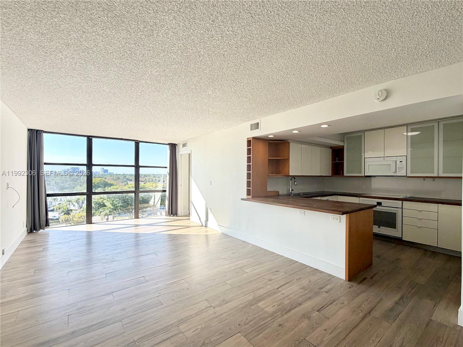 1000 Parkview Dr #723 Hallandale Beach, FL 33009