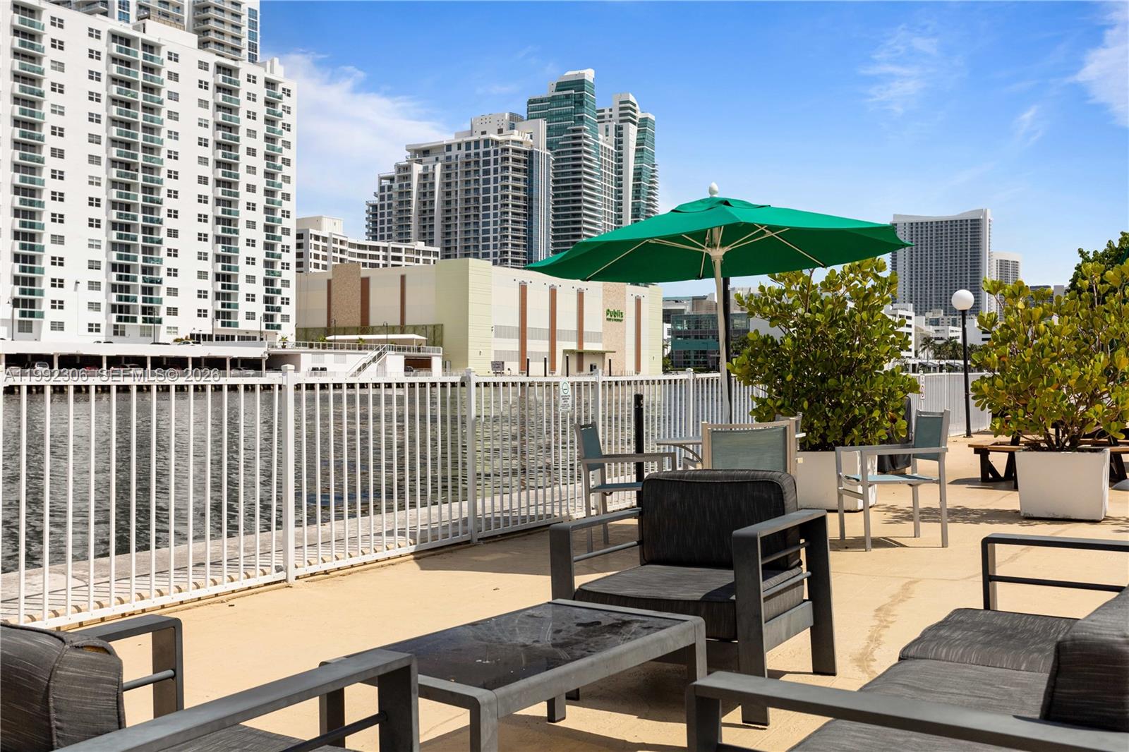 1000 Parkview Dr #723 Hallandale Beach, FL 33009