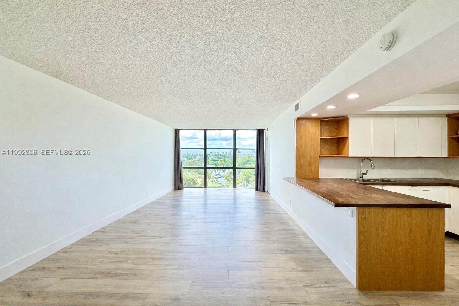 1000 Parkview Dr #723 Hallandale Beach, FL 33009