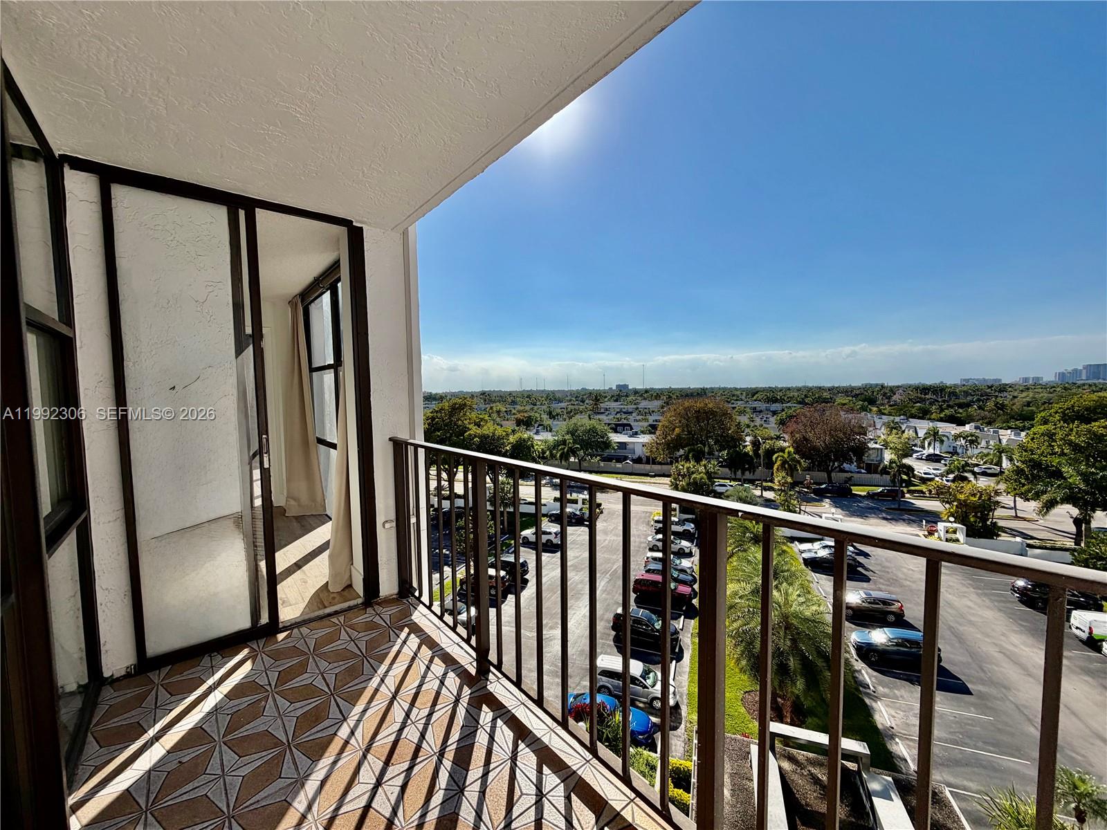 1000 Parkview Dr #723 Hallandale Beach, FL 33009