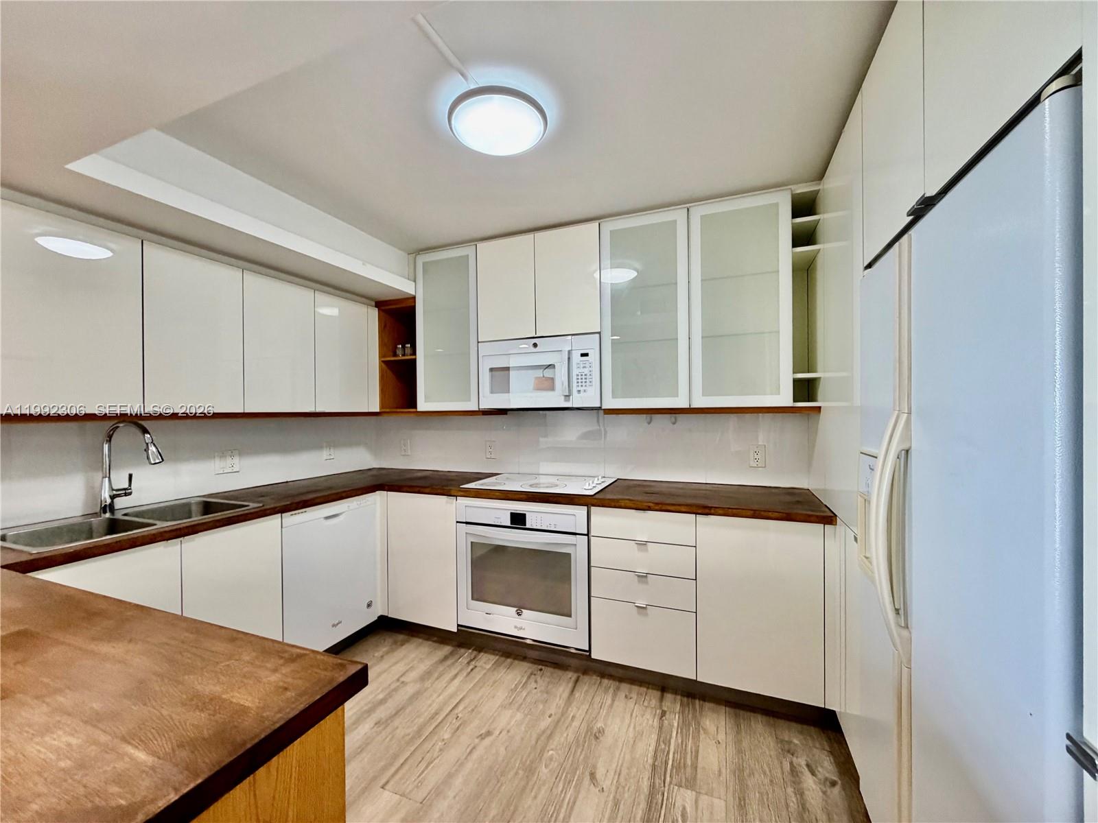 1000 Parkview Dr #723 Hallandale Beach, FL 33009