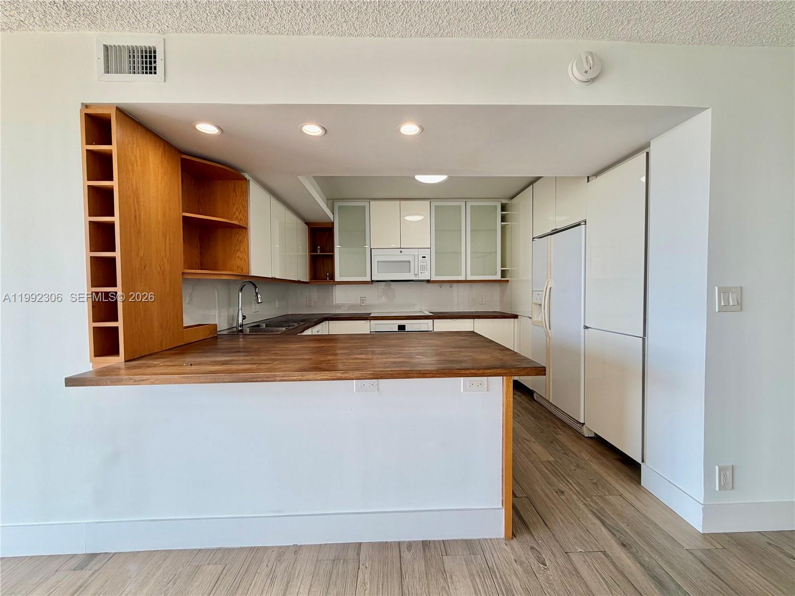 1000 Parkview Dr #723 Hallandale Beach, FL 33009