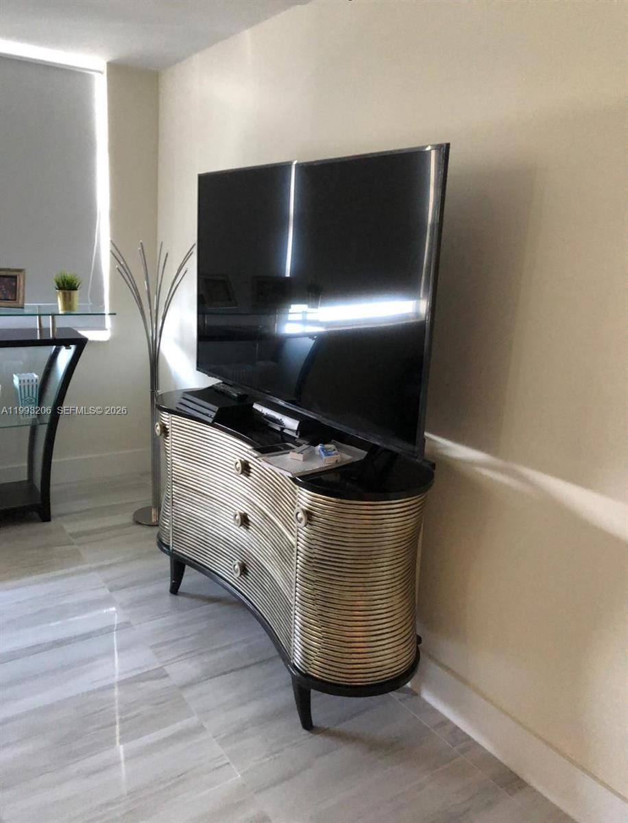 7135 Collins Ave #525 Miami Beach, FL 33141