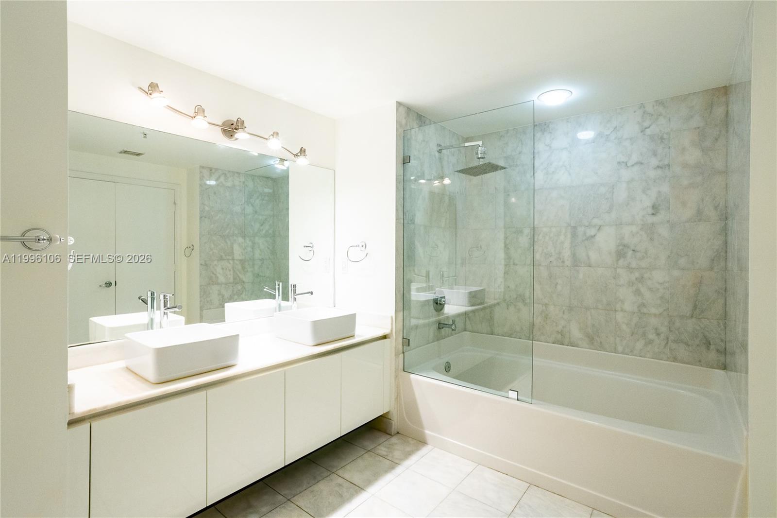 image Blue on the Bay7