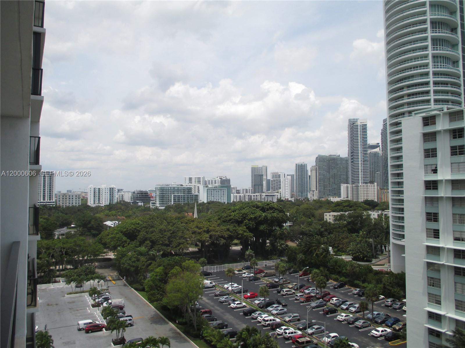 image Brickell Place I10