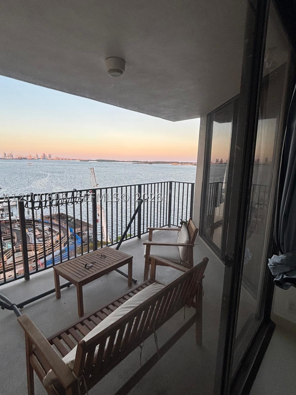 image Brickell Place I18