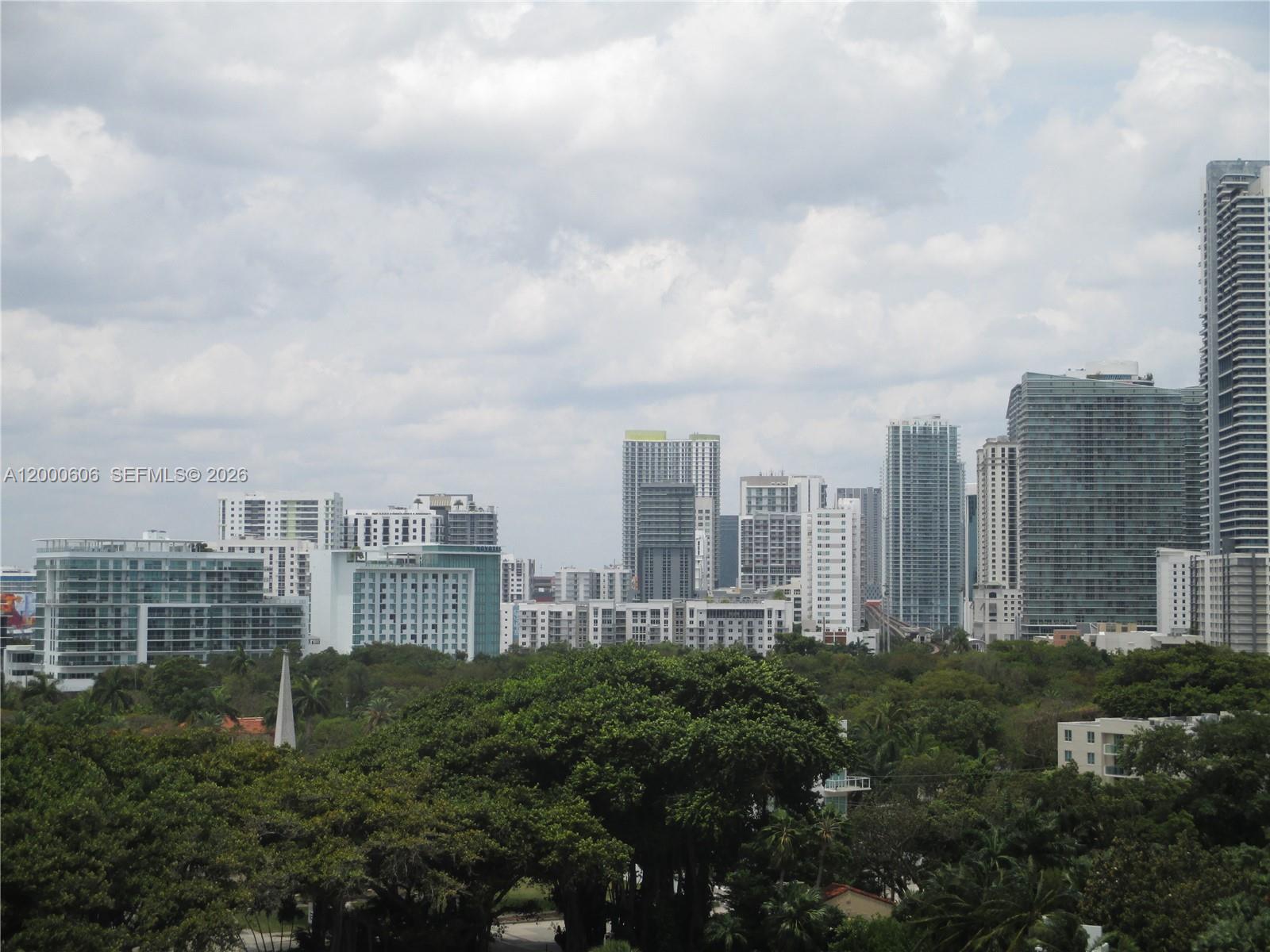image Brickell Place I8