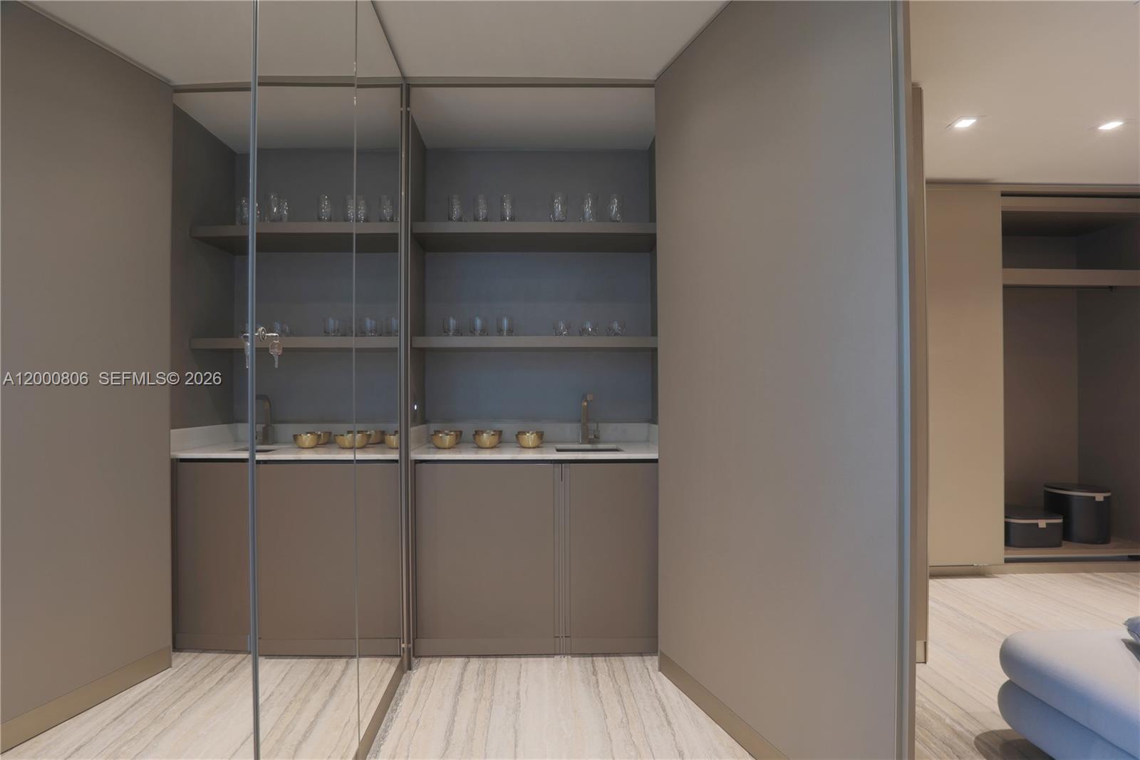 18975 Collins Ave #4800 Sunny Isles Beach, FL 33160