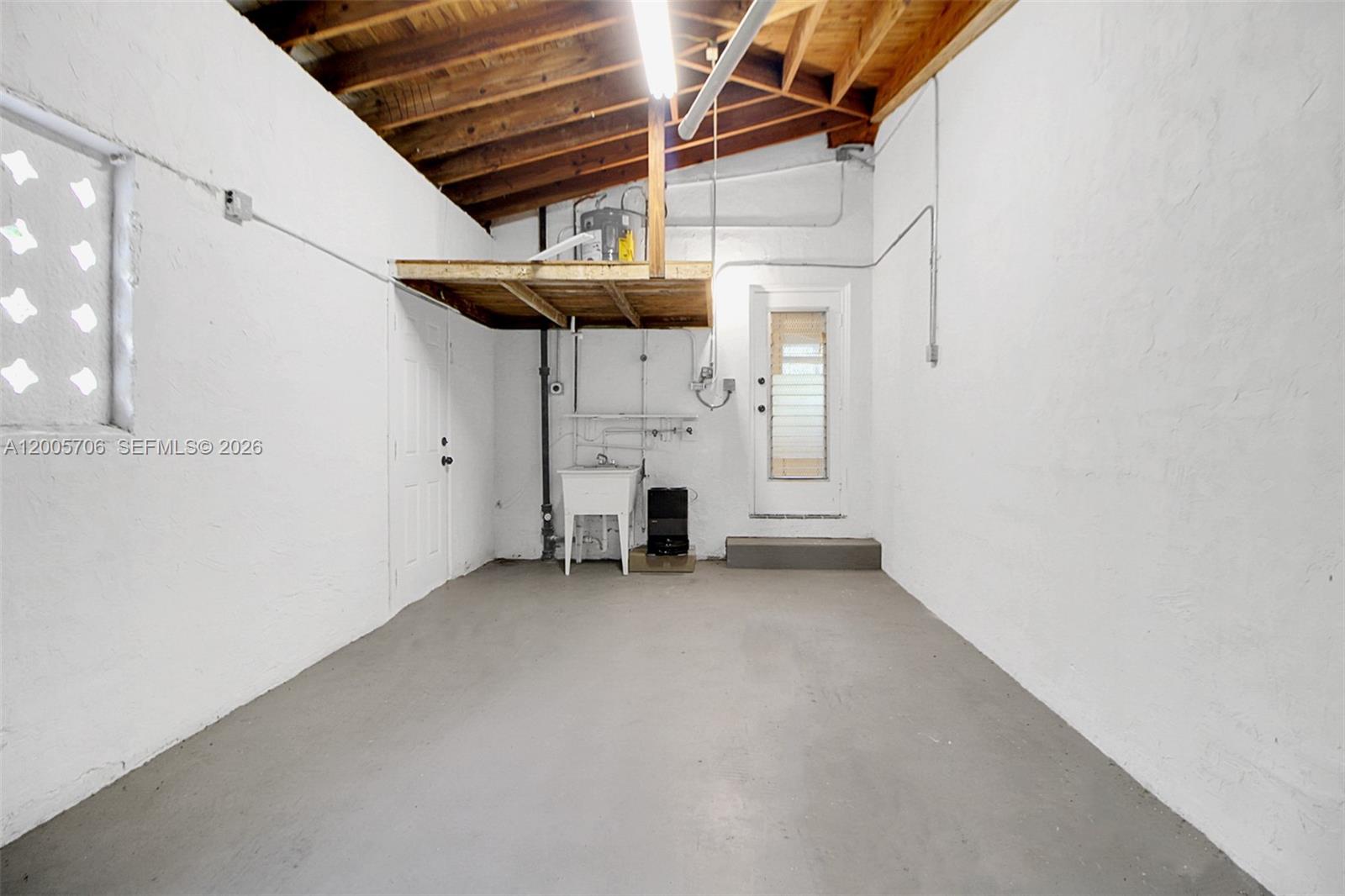 231 NE 43rd St Miami, FL 33137