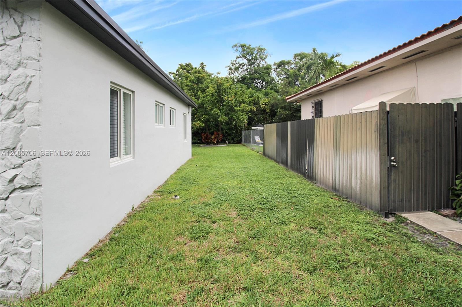 231 NE 43rd St Miami, FL 33137