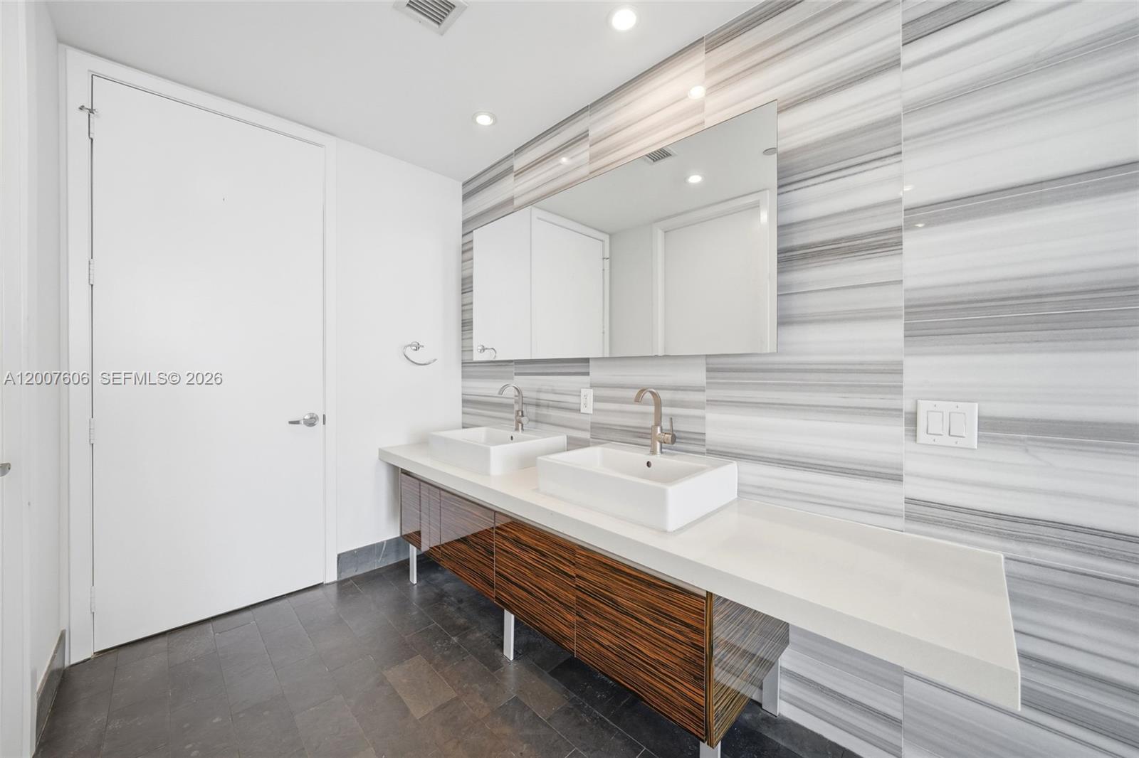 1100 Biscayne Blvd #4402 Miami, FL 33132