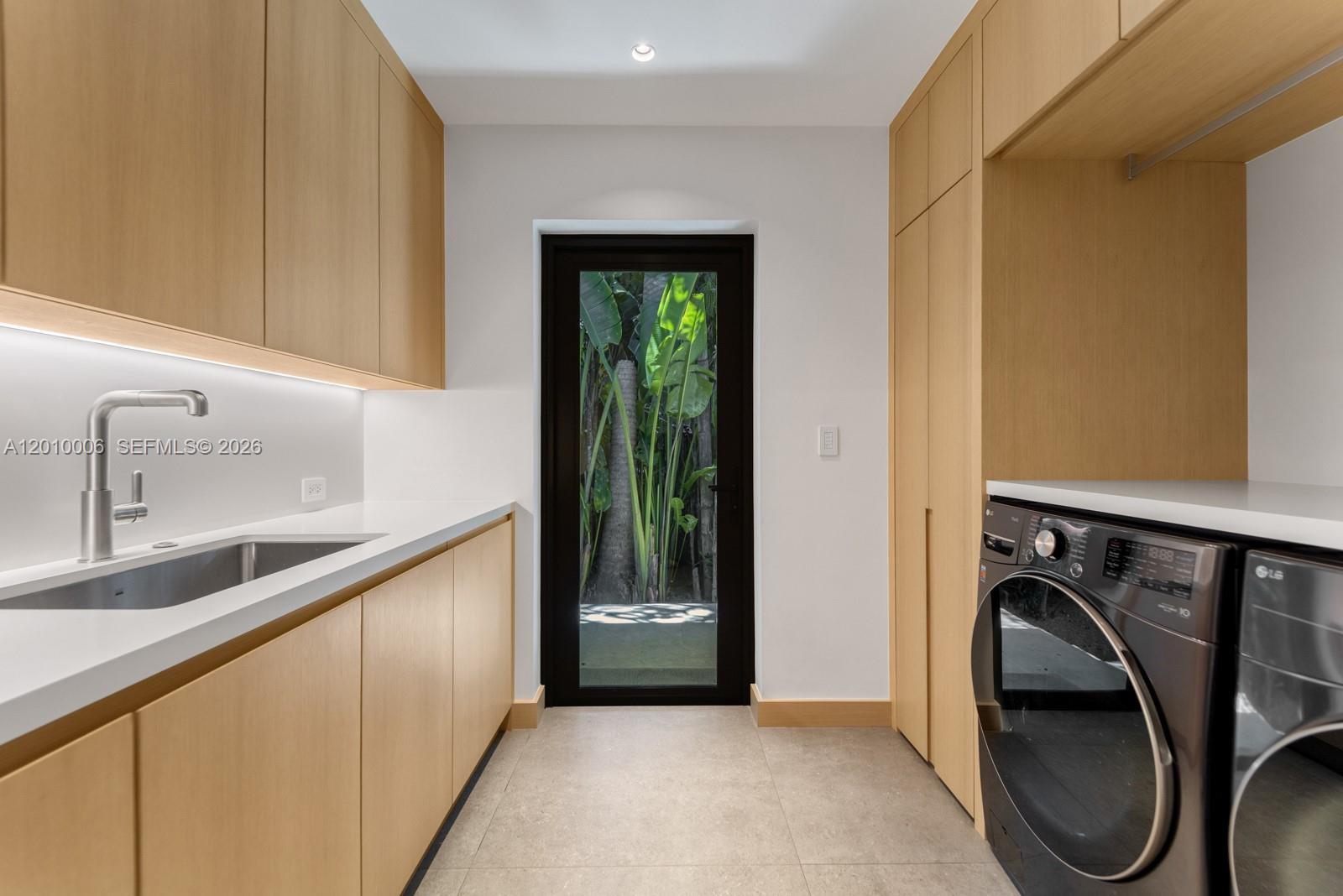 4100 Pinta Ct Coral Gables, FL 33146
