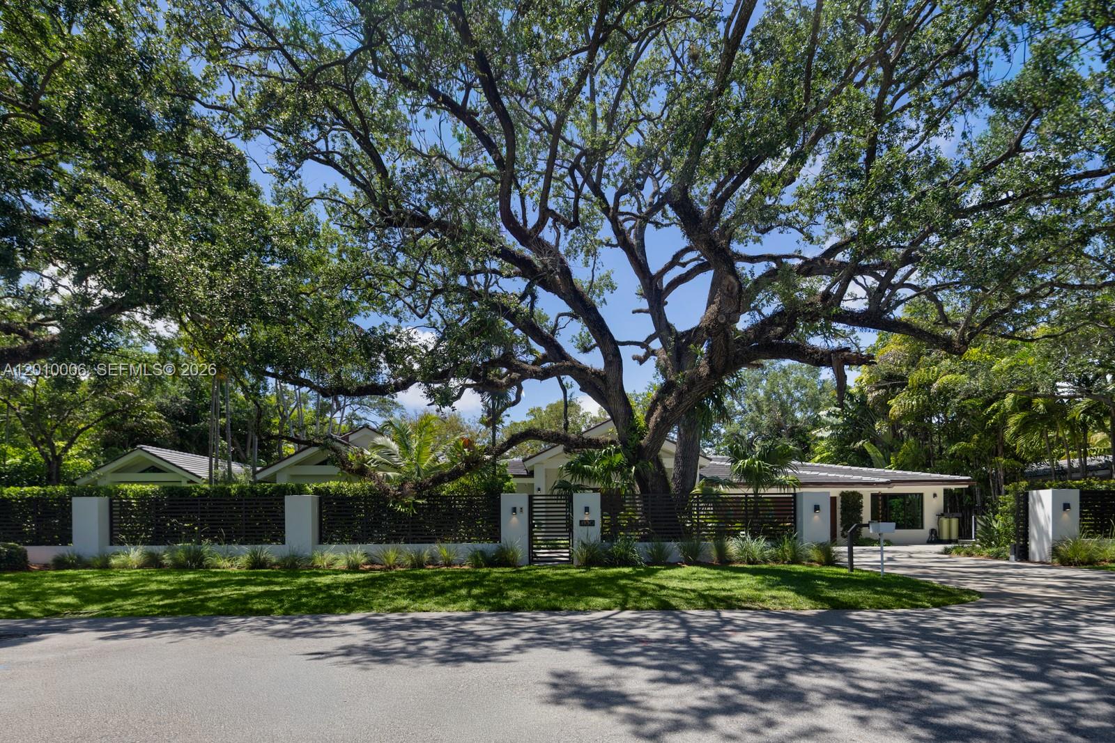 4100 Pinta Ct Coral Gables, FL 33146