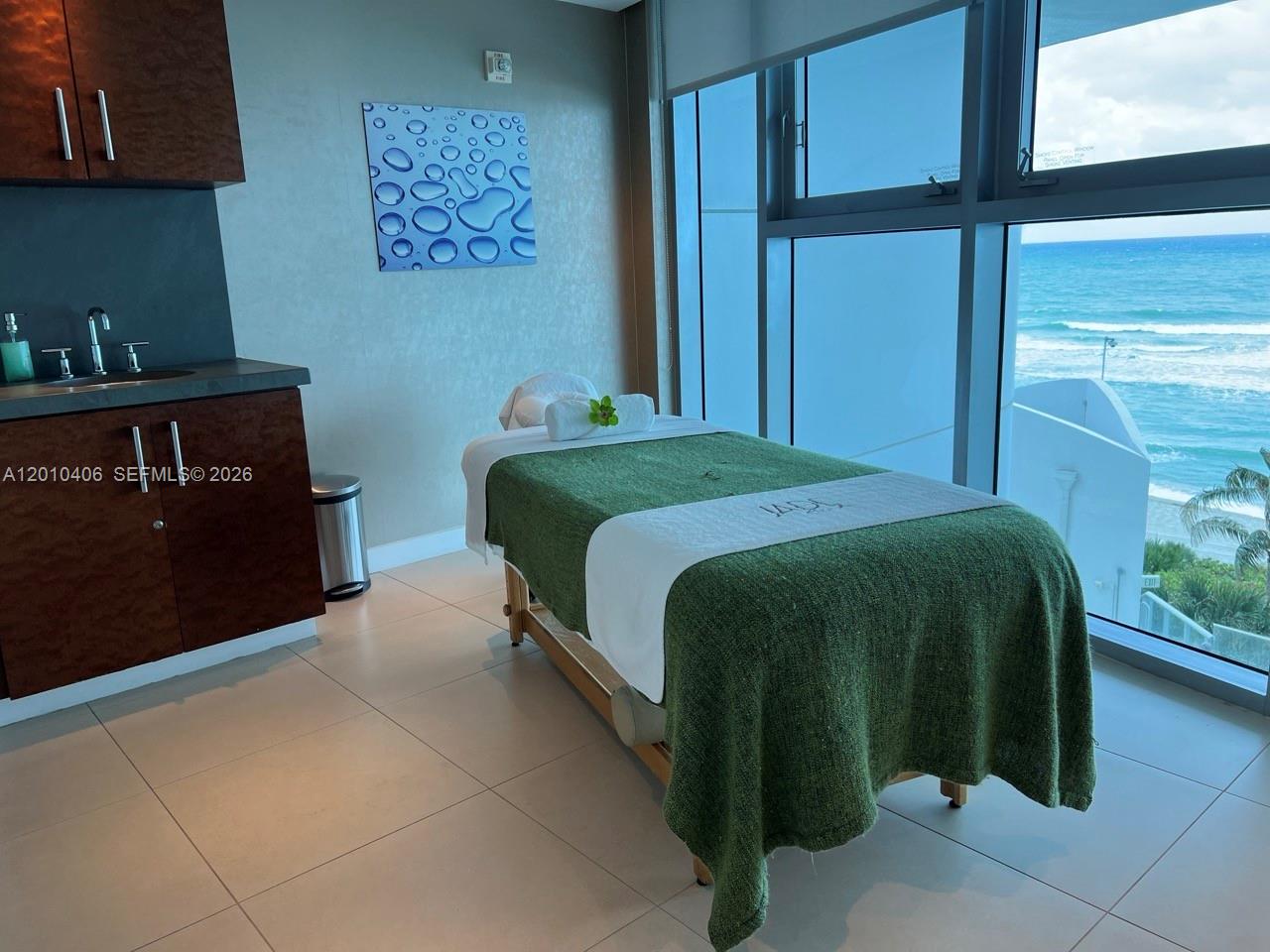 image Jade Beach44