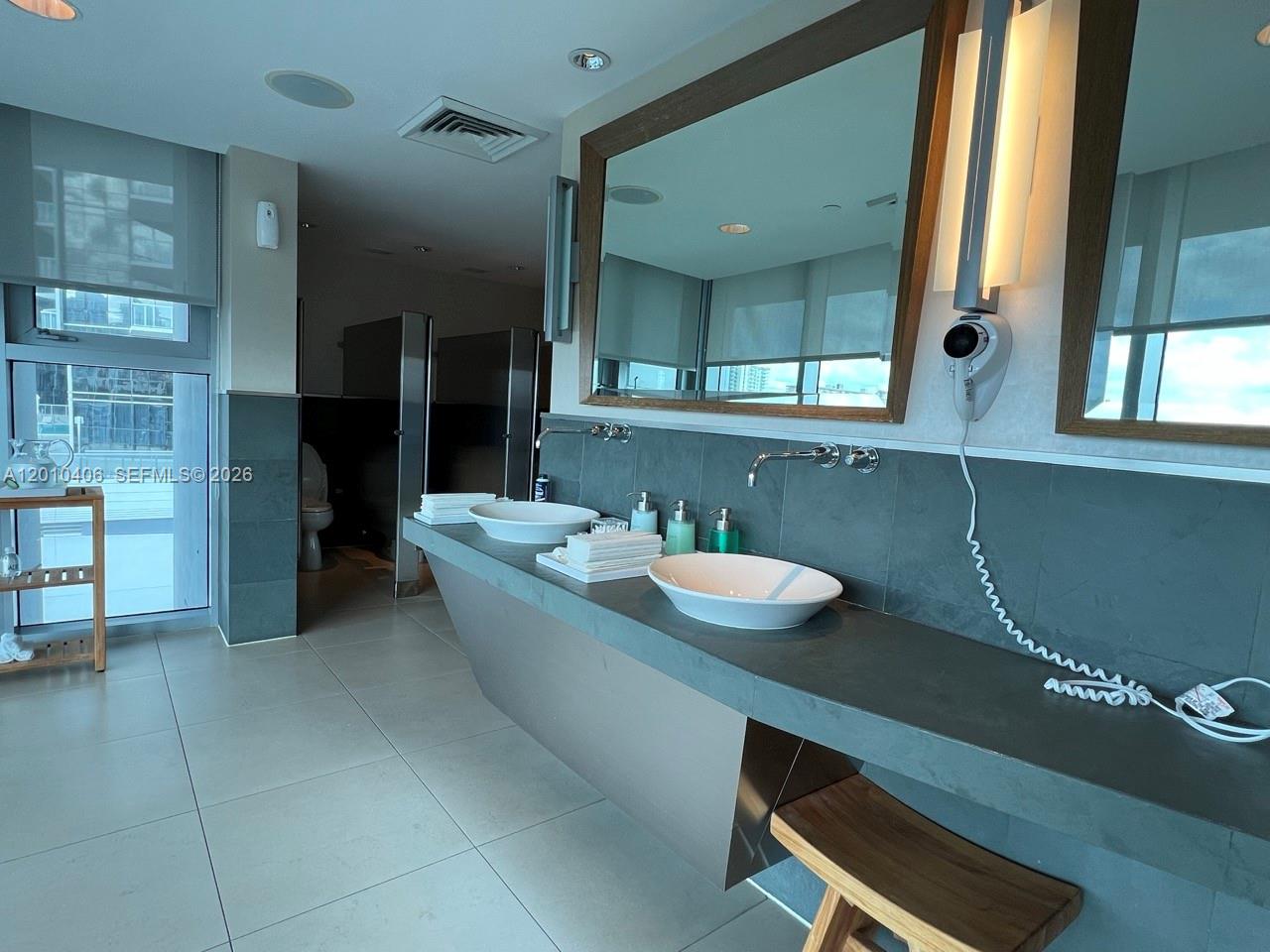 image Jade Beach47