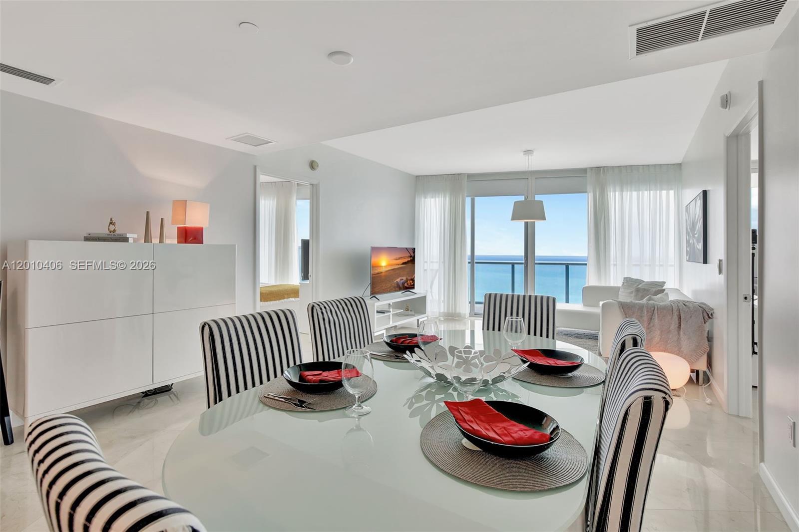 image Jade Beach4