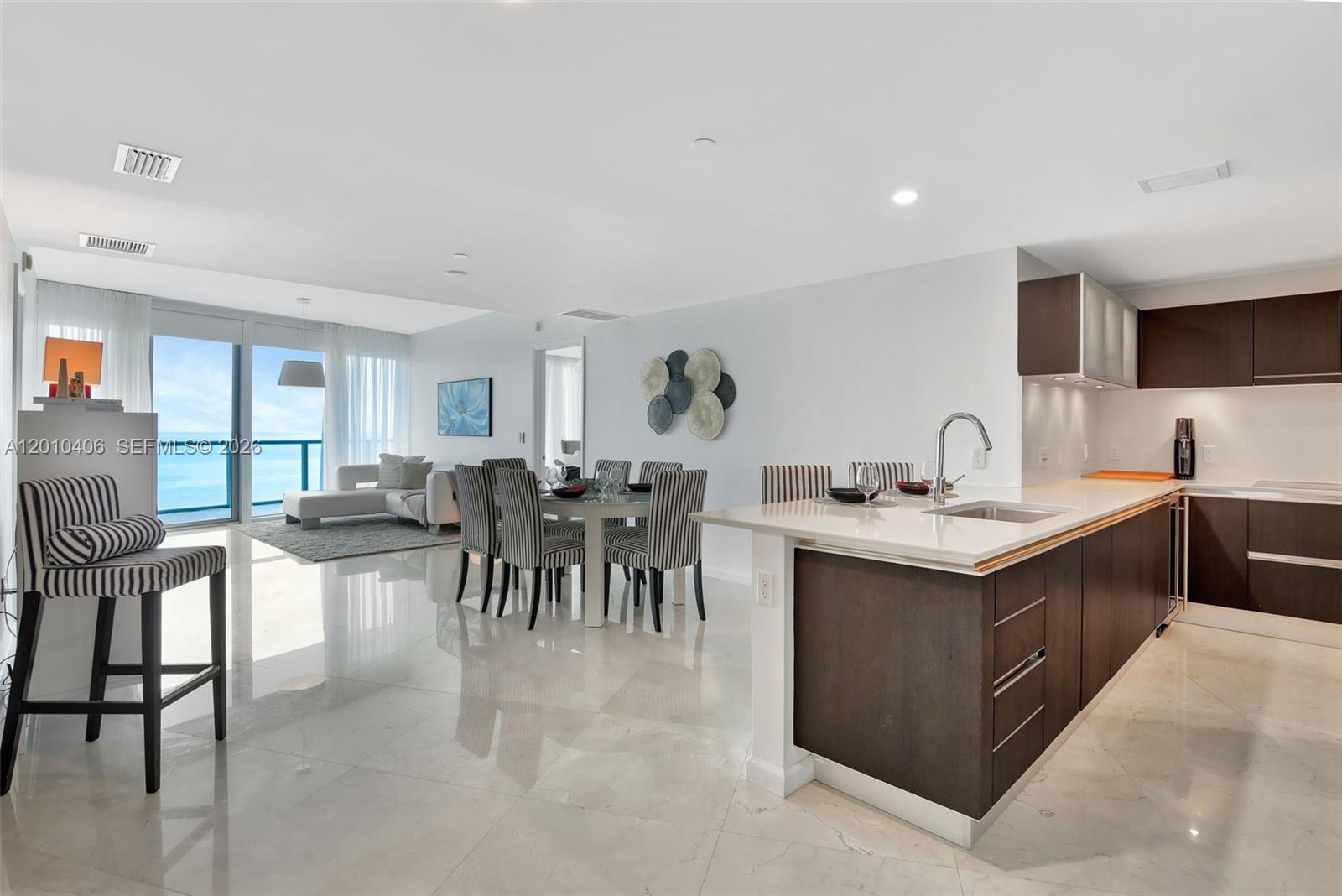 image Jade Beach7