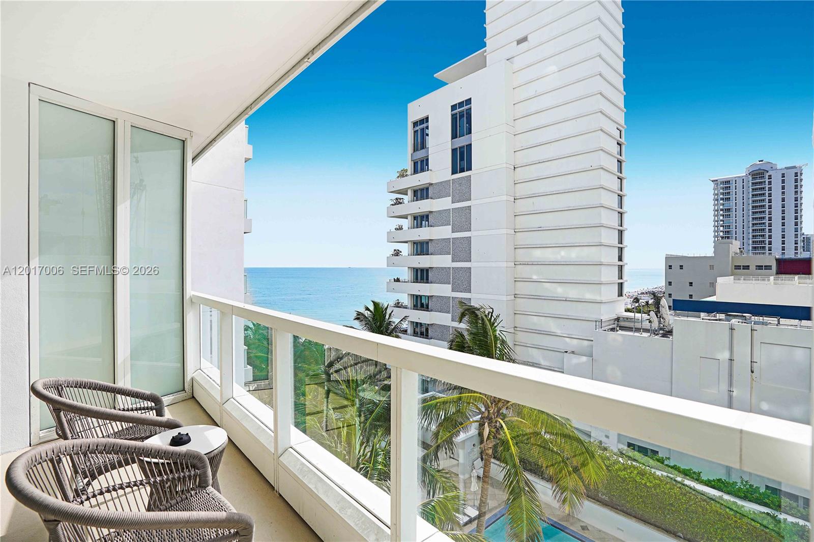 4391 Collins Ave #916
