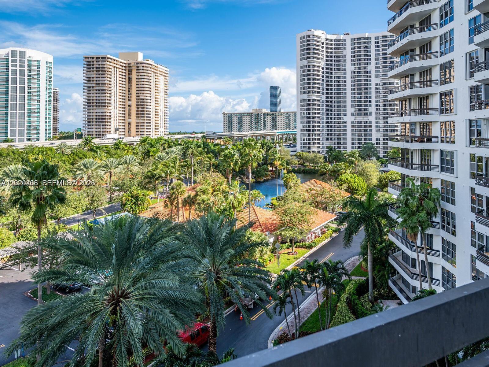 3600 Mystic Pointe Dr #808