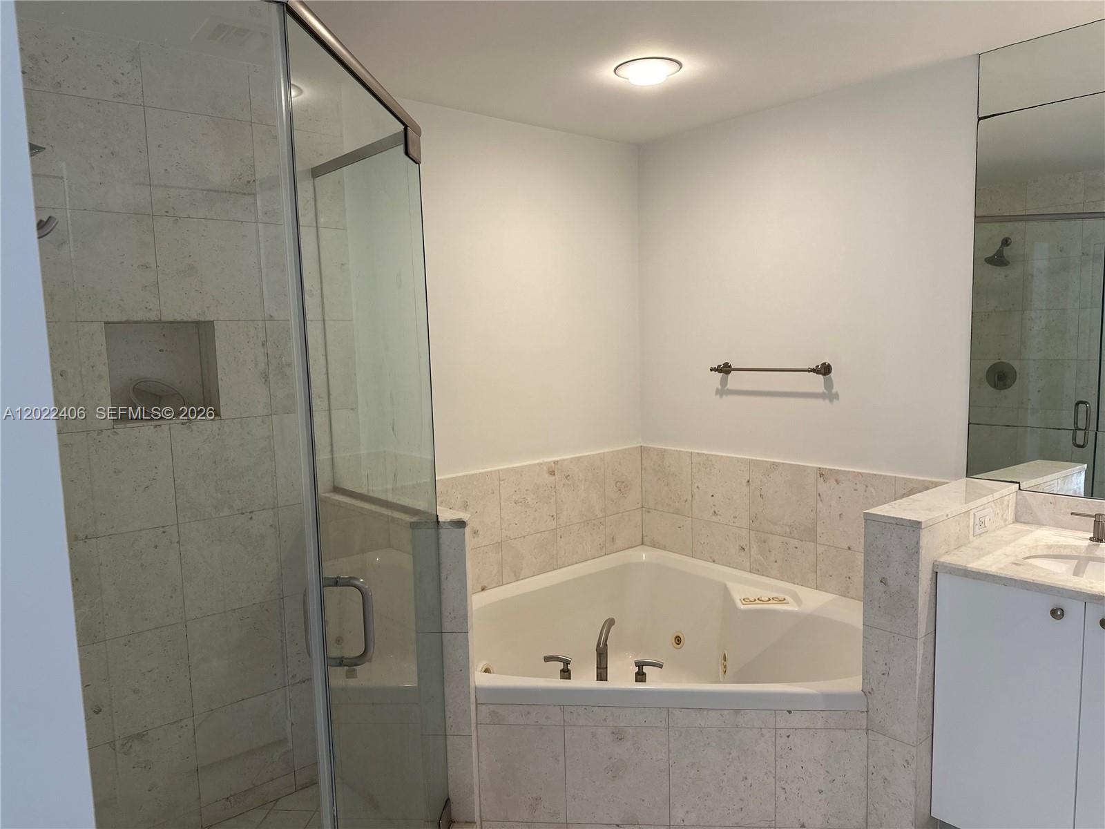 901 Brickell Key Blvd #2005 Miami, FL 33131