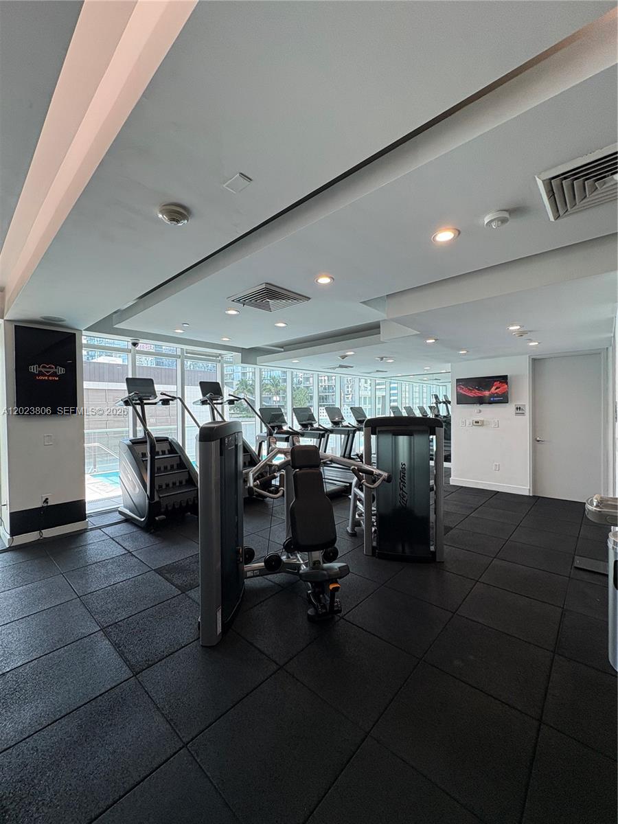 image 500 Brickell West11