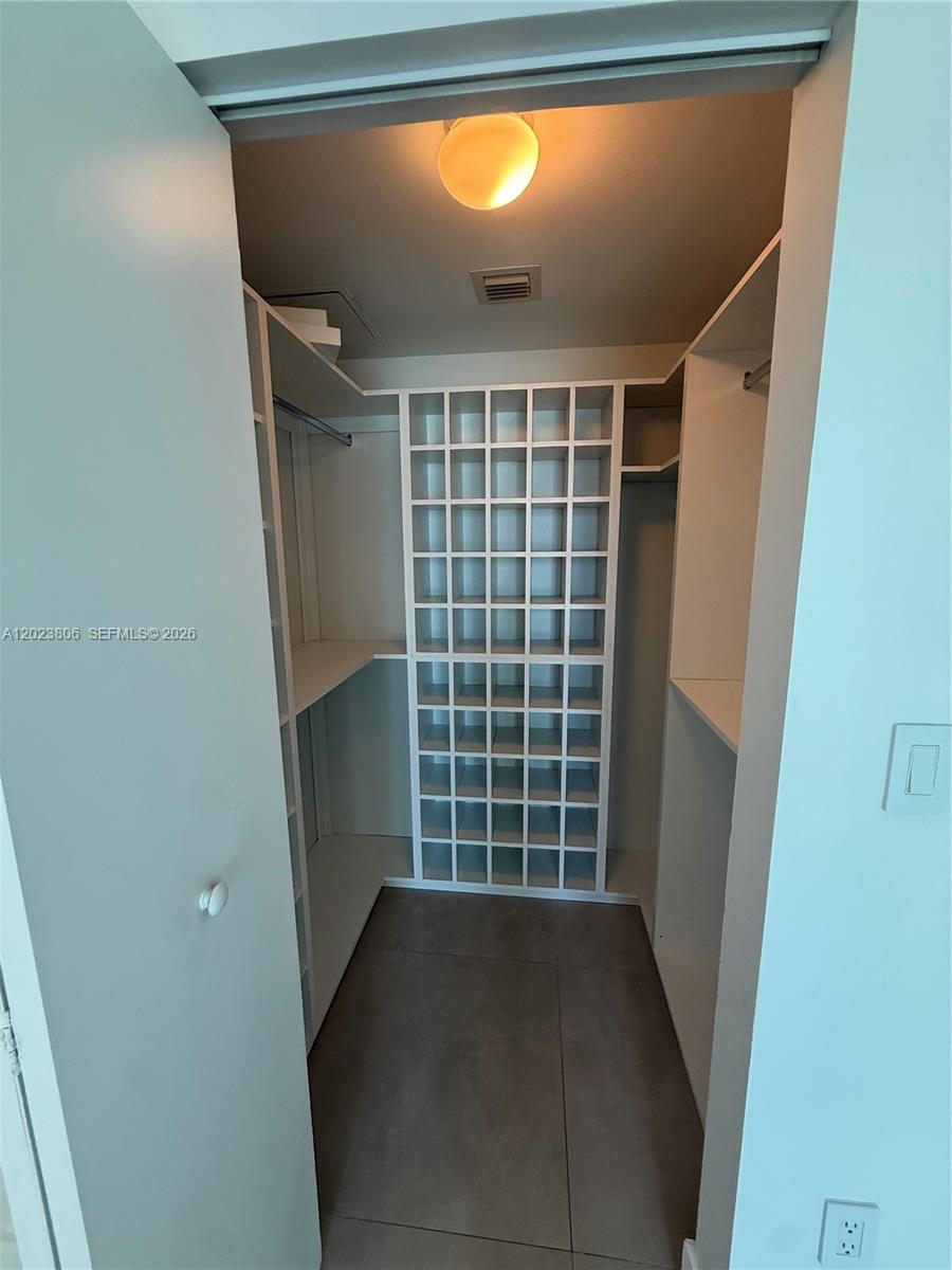 image 500 Brickell West5
