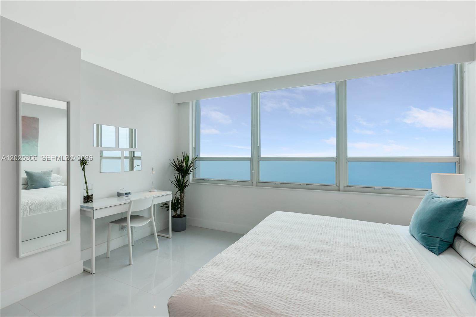 5445 Collins Ave #724