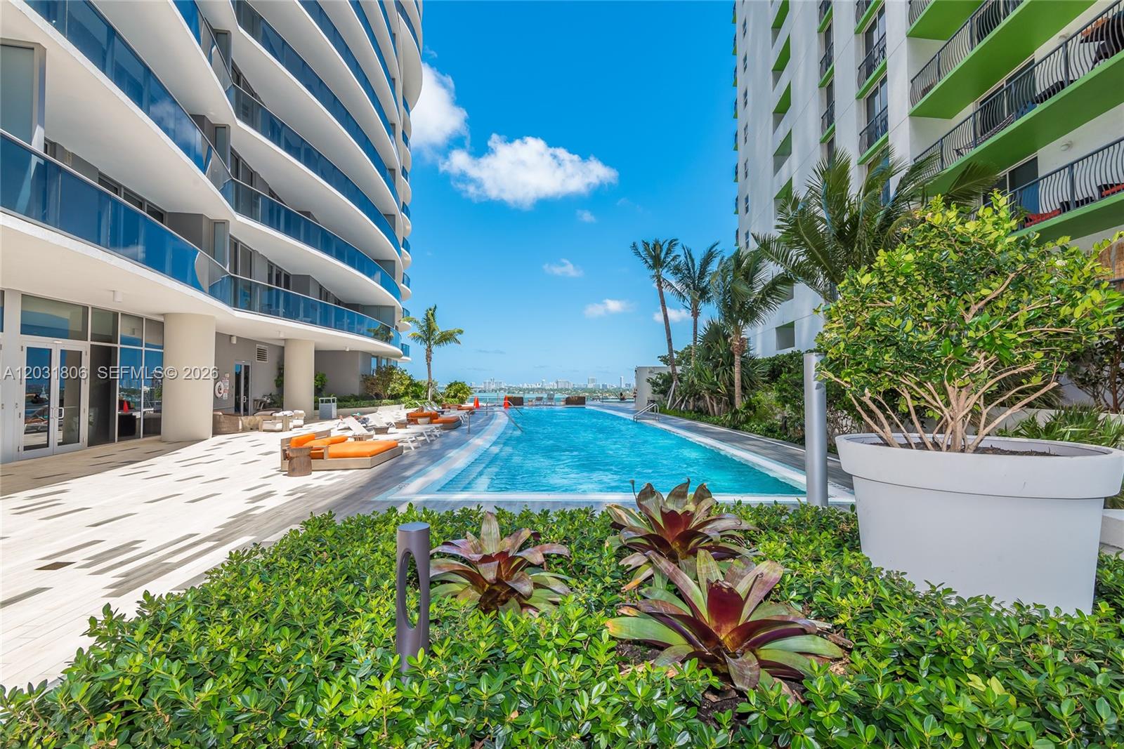 image Aria on the Bay33