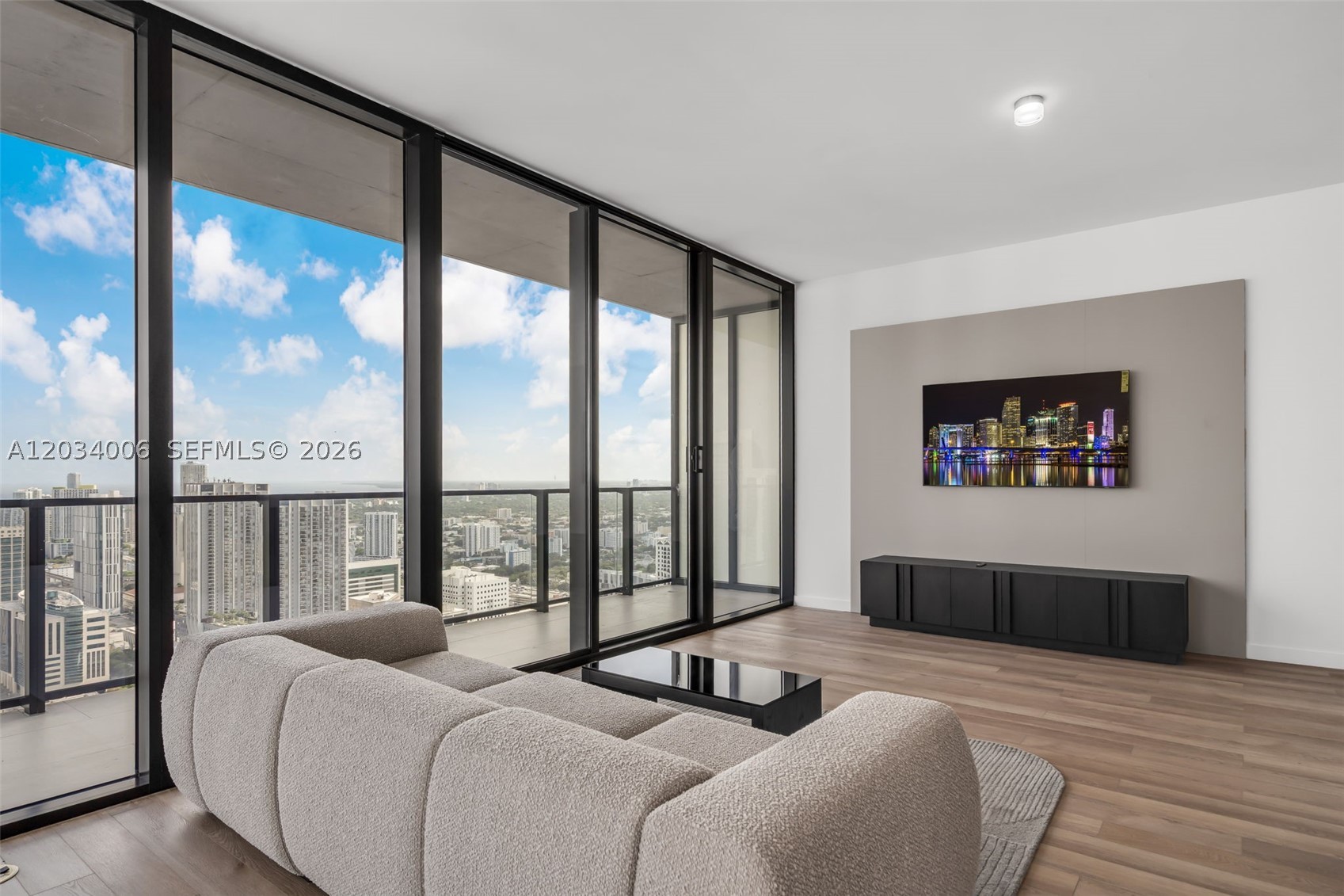 image E11EVEN Hotel & Residences9