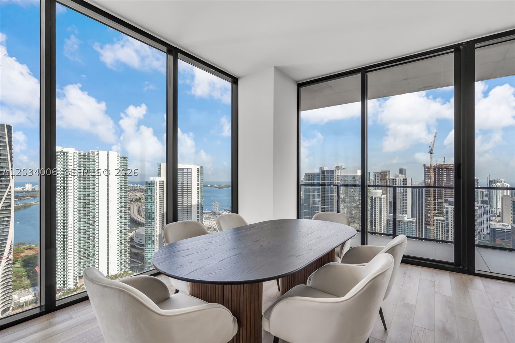 image E11EVEN Hotel & Residences10